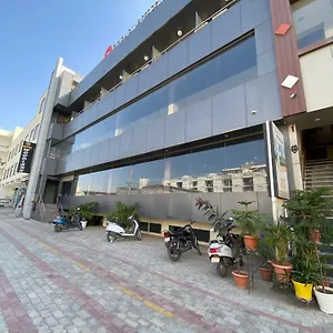 Hotel Jb Residency !! Luxurious & Royal Balcony !! Large, Zirakpur